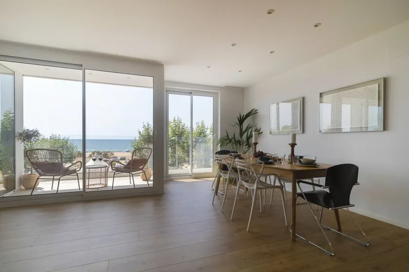 Apt. 1st line of the sea, spectacular views 6 pax, wifi and air conditioning. Vivalidays Apartour. - Image 1