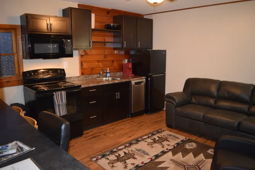 Non Smoking-Rustic Suite, Outside The Heart Of Upper Michigan-Escanaba - Image 1