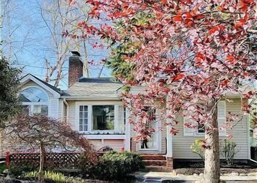 Sea Cliff Charm | 5 Min to Beach, Fire Pit & BBQ - Image 1