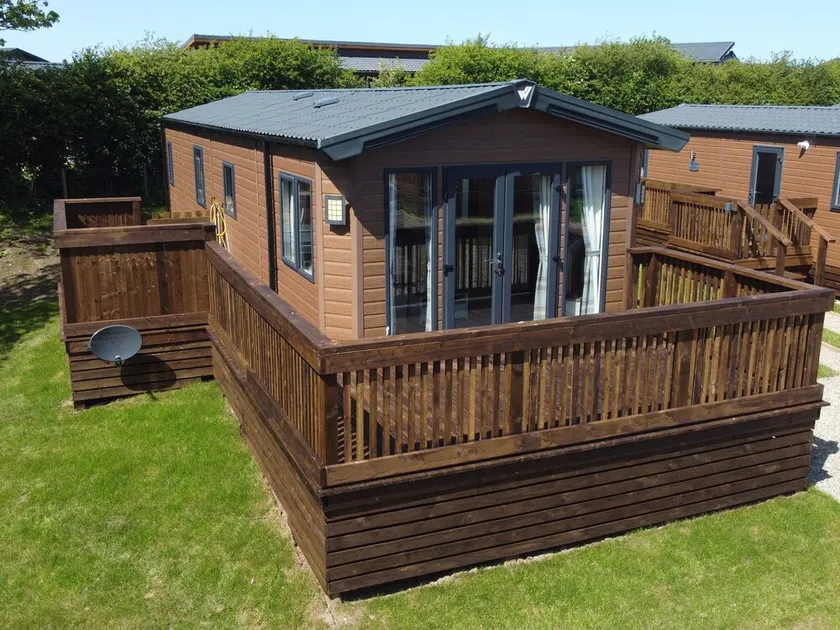 ROSE LODGE, pet friendly, luxury holiday cottage in Staithes - Image 1