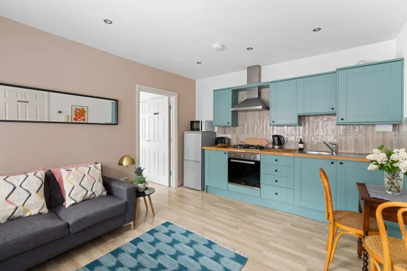 84A Albany Road - Image 1