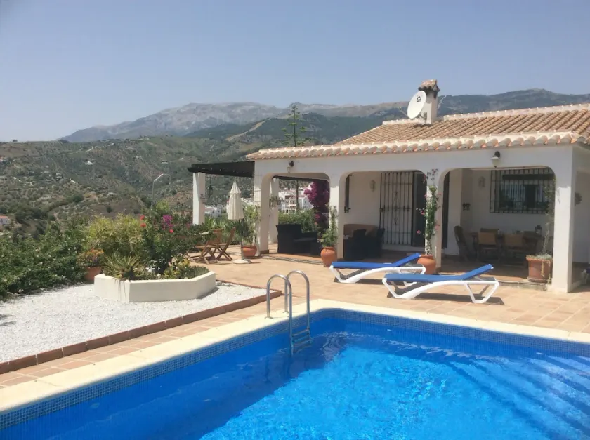 Belle villa 3 chambres avec piscine privée, vue imprenable, à proximité de Competa - Image 1
