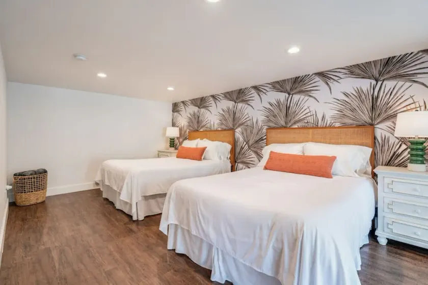 Hot Tub, Central Location, Stylish, 2BR/1BA - Image 1