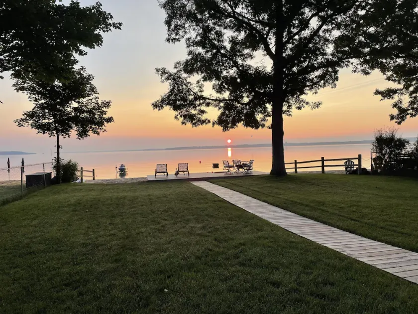Beautiful waterfront home with private beach. - Image 1