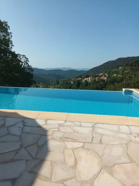 Family home with swimming pool and superb views, between beaches and the Verdon gorges. - Image 1