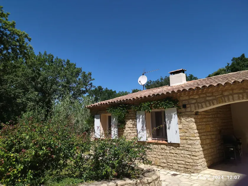 Villa de plein pied climatisée, WiFi ,  piscine et grand jardin calme - Image 1