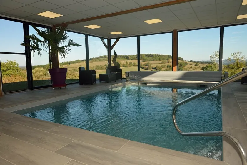 Hus med privat opvarmet indendørs pool, spa og dampbad - Image 1