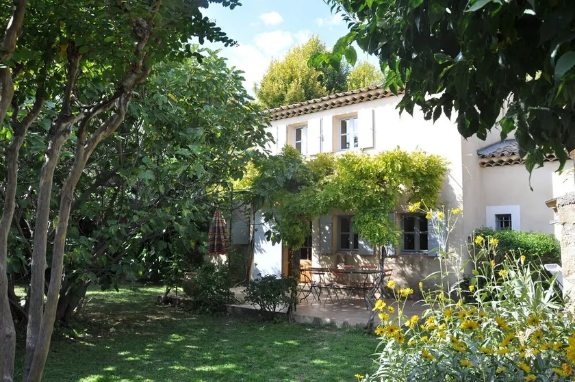 In the heart of the village: 3 small detached houses with garden and parking space - Image 1