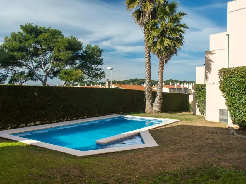 Appartamento con terrazza, giardino e piscina - Image 1