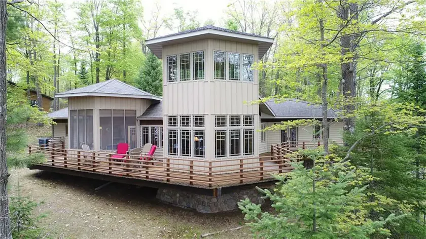 180 degree views -Watch eagles soar over Lost Land Lake from the deck - Image 1