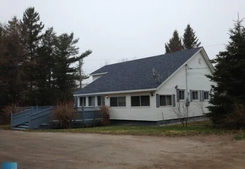 Large Pine Cottage - Parlee Beach, New Brunswick - Image 1