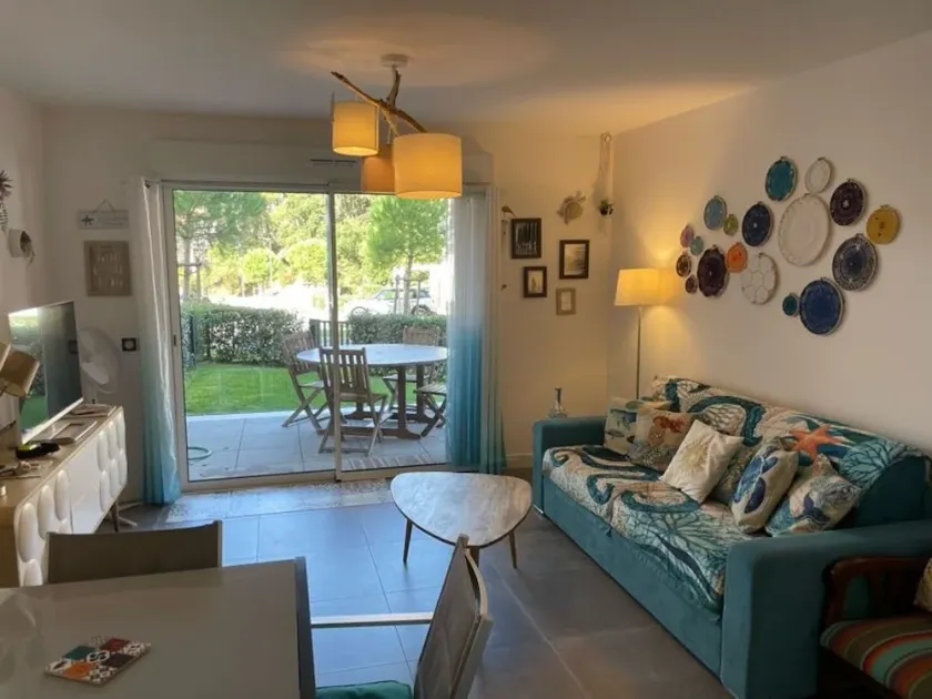 Lakefront Apartment with Private Garden and Secure Parking - Image 1