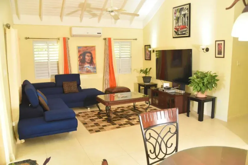Clean, Cozy, Convenient, Villa in Elite Community - Image 1