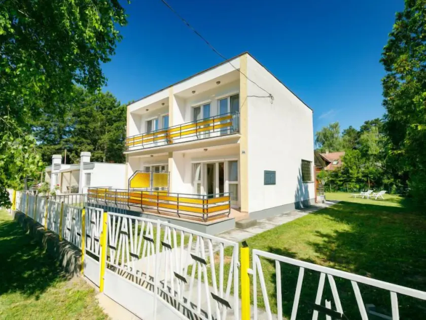Cubic 1 by Interhome - Image 1