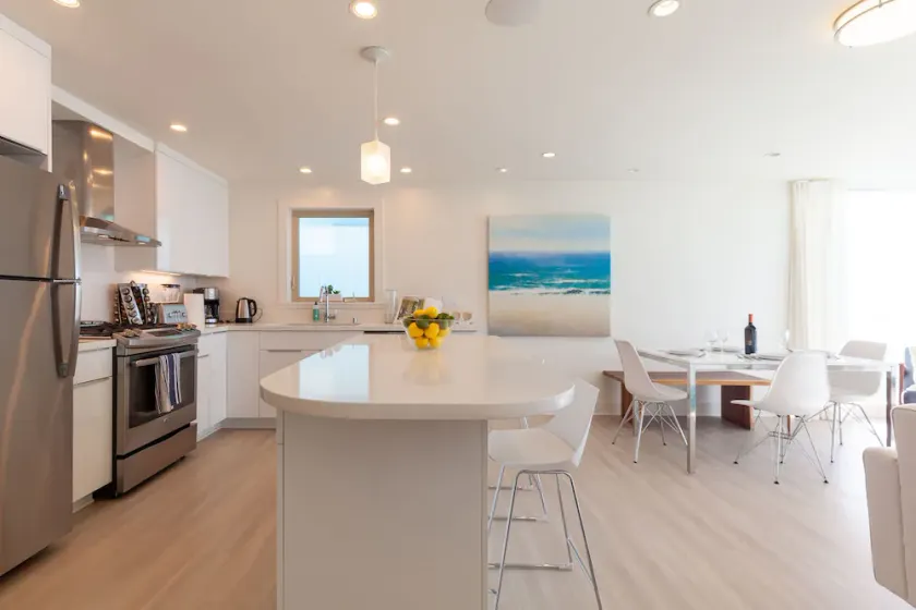 Luxury Beachfront Condo (2) - Image 1