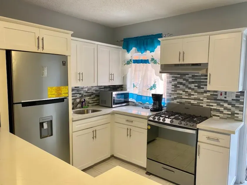 Renovated family-sized home, just a few short minutes from the beach! - Image 1