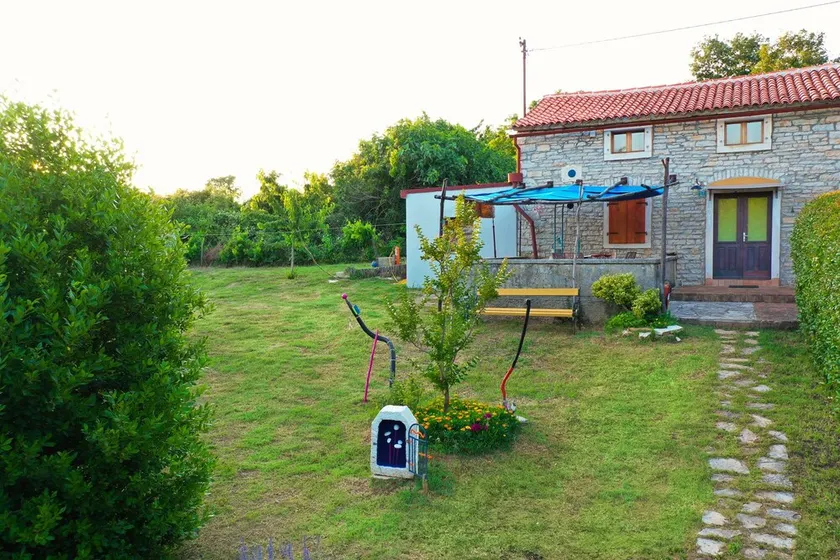 House 1974/26420 (Istria - Rajki), 15000m from the beach - Image 1