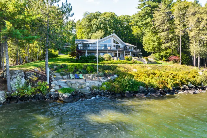 Winnipesaukee Waterfront Home And Guest House Sleeps 14  JUNE SPECIALS - Image 1