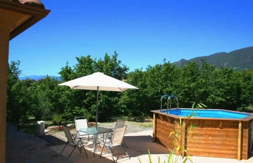 Hus med privat pool 5 km fra stranden - Image 1