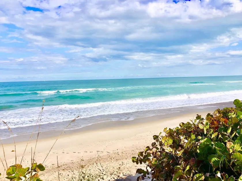 Melbourne Beach oceanfront paradise unit B  Look for last minute special deals - Image 1