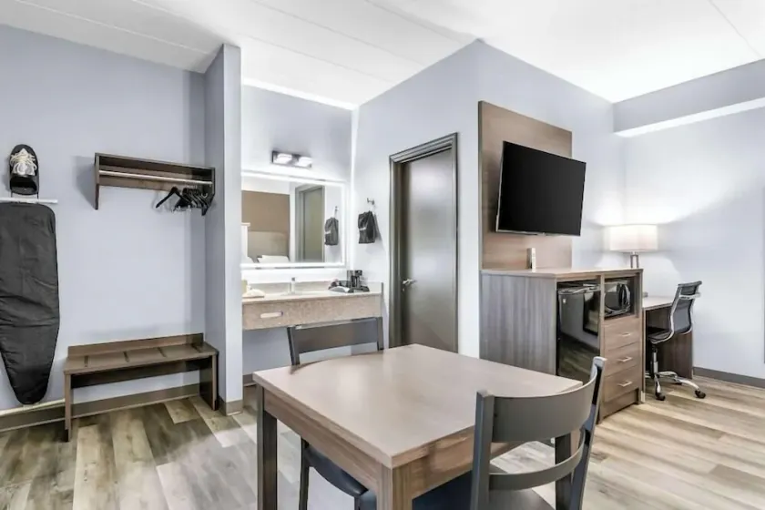 Americas Best Value Inn - Image 1