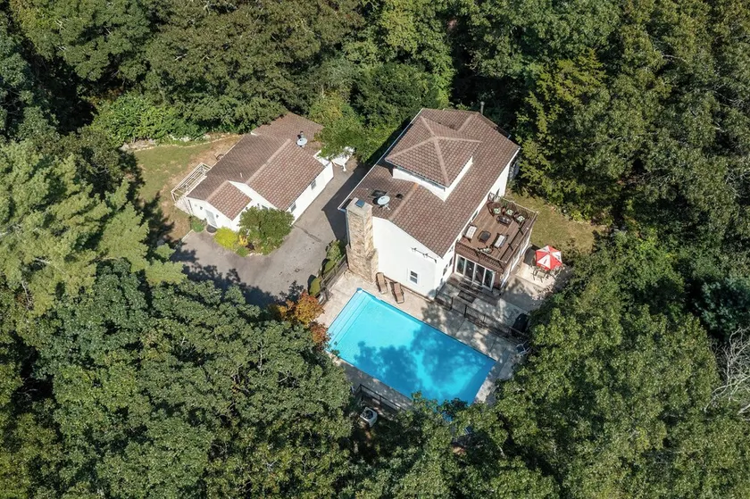 Estate Property, Pool, Beaches, Watch Hill, Electric Boat, Naval Bases - Image 1