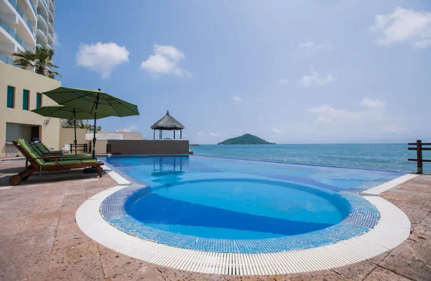 Zafiro Beach Boutique Resort - Image 1