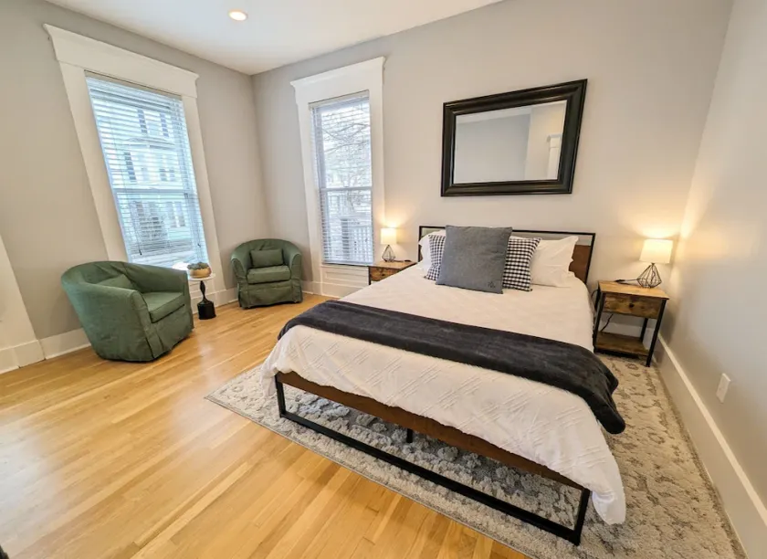 Cozy downtown Manchester 1-bedroom apartment - Image 1