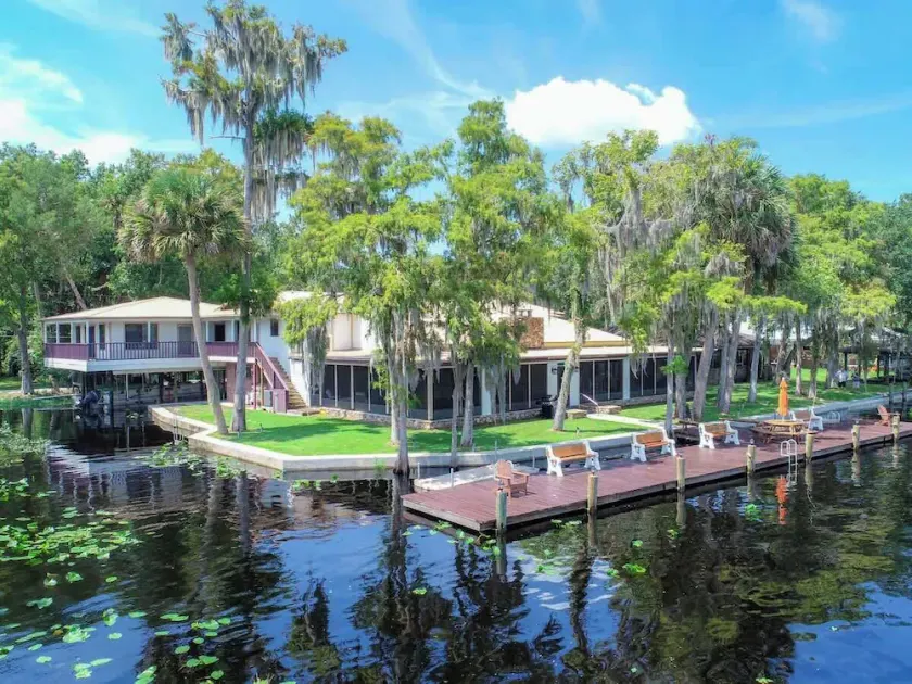 RIVER FRONT PRIVATE LODGE!-Bringen Sie Ihr Boot-Fisch vom Dock-30 min. nach Daytona! - Image 1