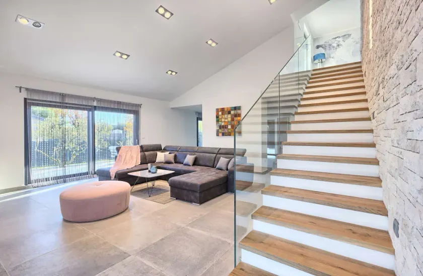 Splinterny moderne villa med pool i nærheden af Buje - Image 1
