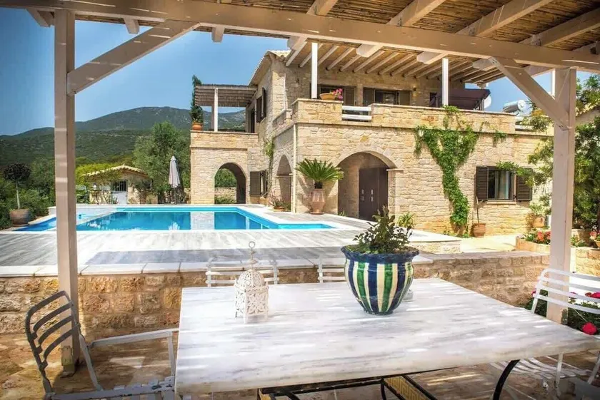 Luxury Villa with Saltwater Pool & Sea Views - Image 1