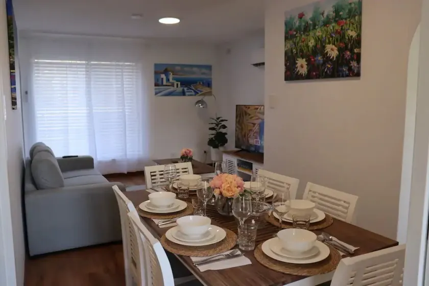 Perfect Beachside Townhouse, 5min walk to beach - Image 1