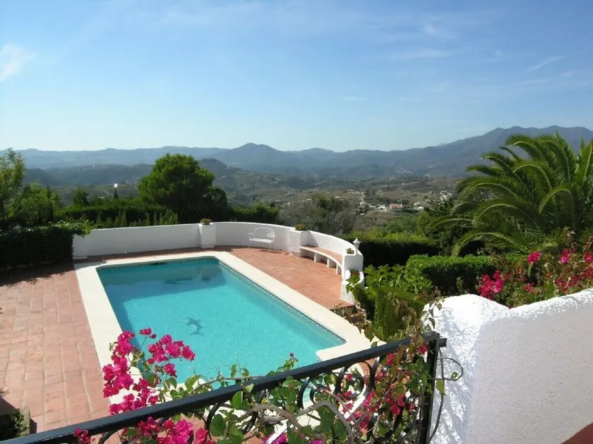 Beautiful, spacious 3 bedroom villa with large private pool, Mijas - Image 1