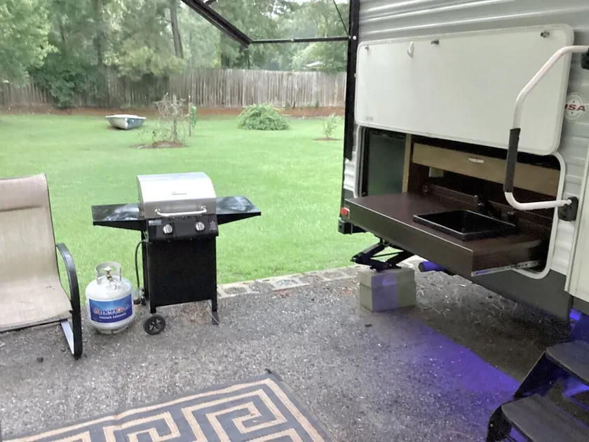 Country camping feel in the middle of Charleston Metro Area - Image 1