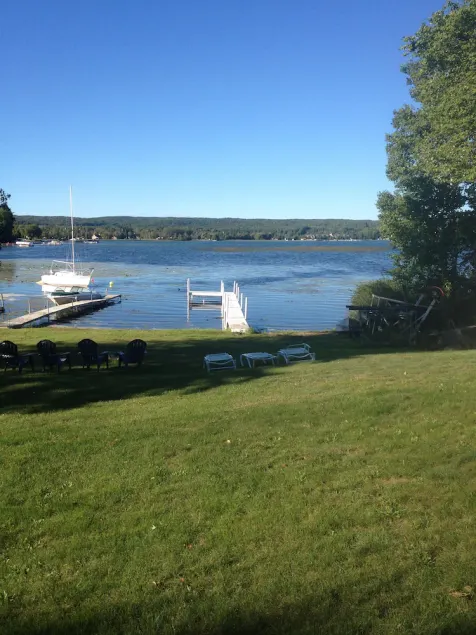Cottage de luxe récemment rénové sur le lac de travers - Image 1