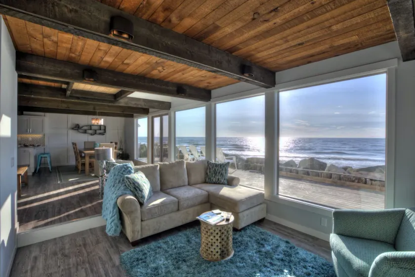 Oceanfront Beach House m / Private Hot Tub på Luna Shores - Image 1