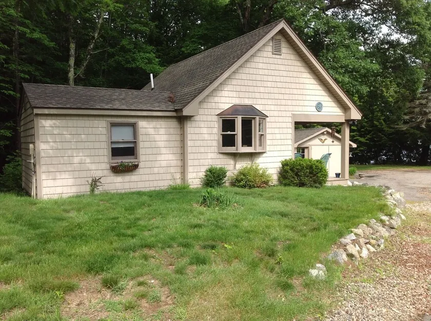 Lakeside Cottage Getaway - Image 1