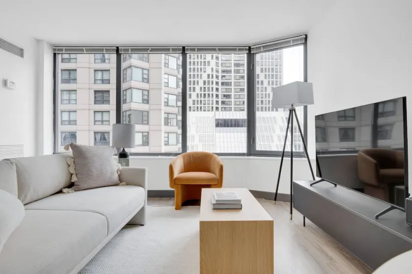 Trendy Streeterville Studio w/ Deck & Pool, close to Beach, by Blueground - Image 1