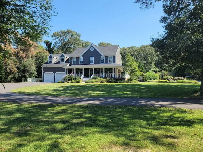 Large Home w Pool, Gym, 7 Bedrooms, Sleeps 21 - Image 1