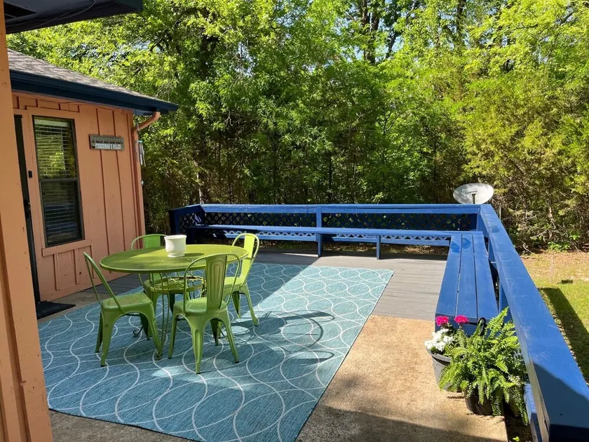 Charming cozy lake cabin, 300 yds from Lake Texoma beach, fishing, boat ramp! - Image 1