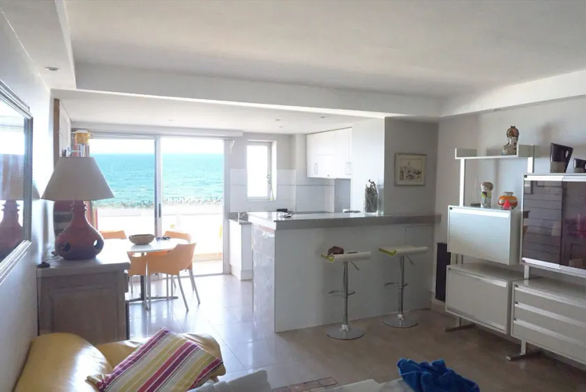 F3 standing on the beach, parking, super panoramic 180 ° view, Top position - Image 1