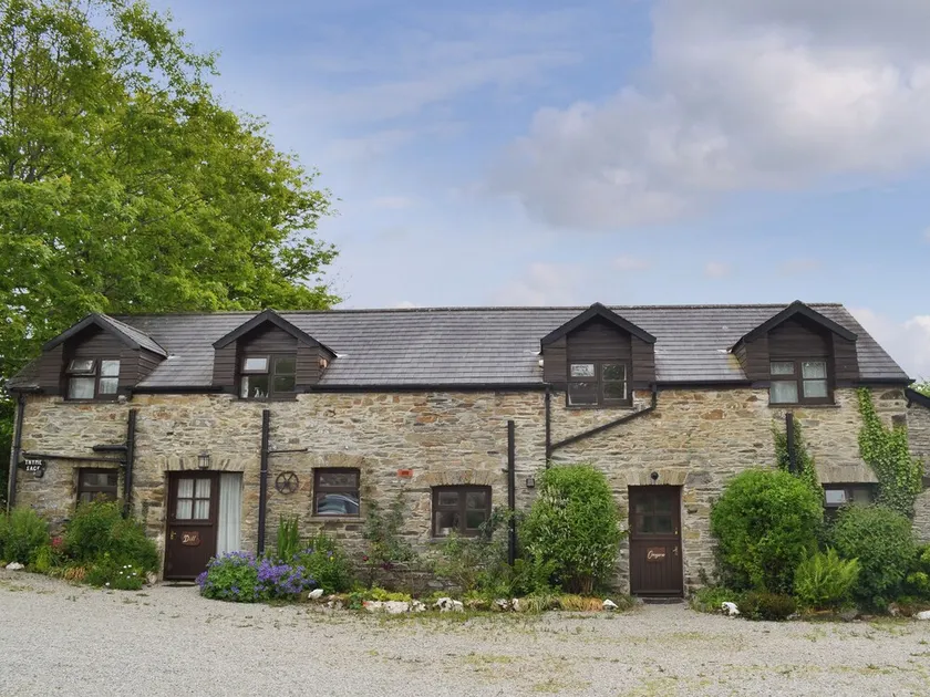 2 bedroom accommodation in Dunterton, near Tavistock - Image 1