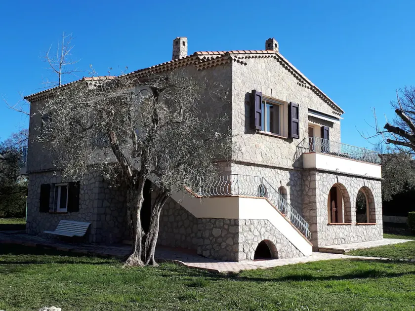 Beautiful Provencal Stone Villa with Large Pool and Pool House - Image 1