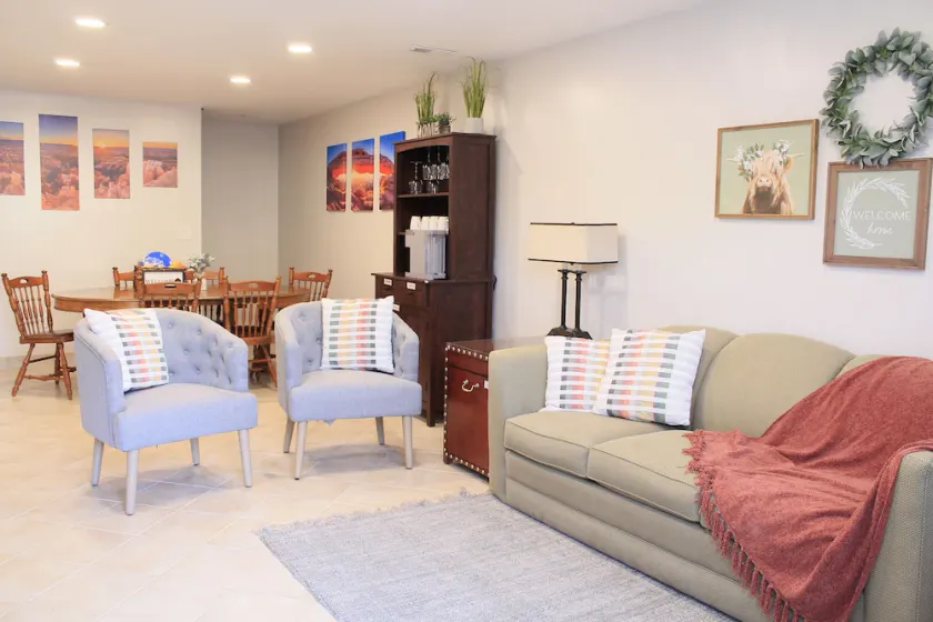 Beautiful, Spacious Basement Suite, Sleeps 7 - Image 1