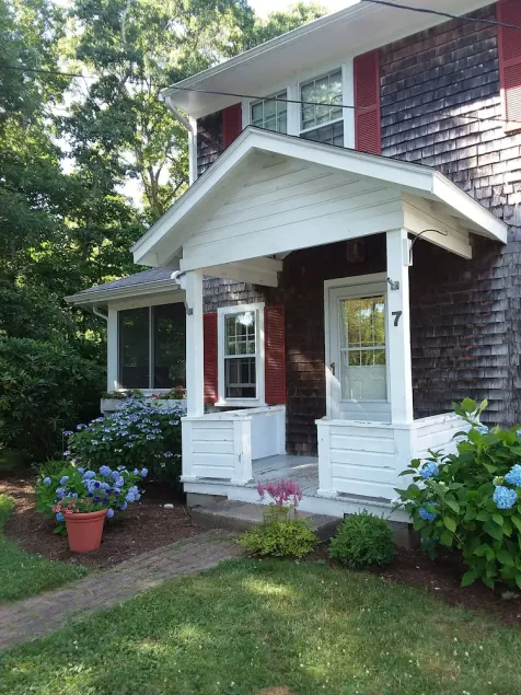 Charming Cape House in Megansett area of North Falmouth - walk to the beach! - Image 1