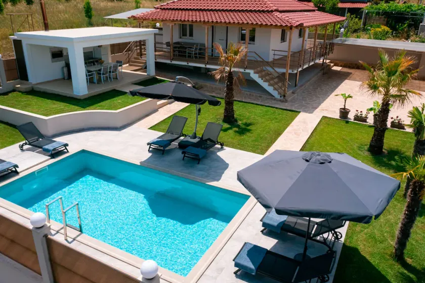 Villa Liana , private Villa with pool and garden - Image 1