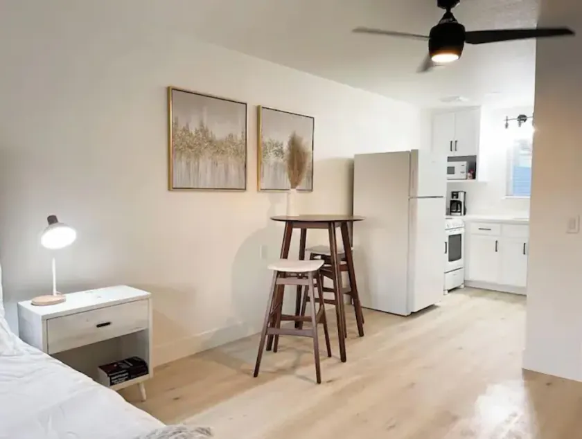 Newly renovated studio apartment 1 mile to HWY 99 - Image 1