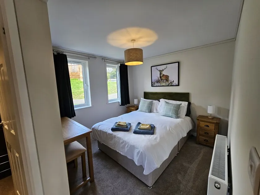 Lodge-Ensuite mit Dusche-Blick auf die Landschaft-Owl Dog Friendly - Image 1