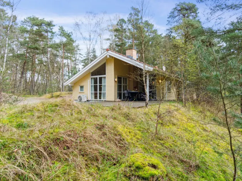 \"Ava\" - 850m from the sea by Interhome - Image 1