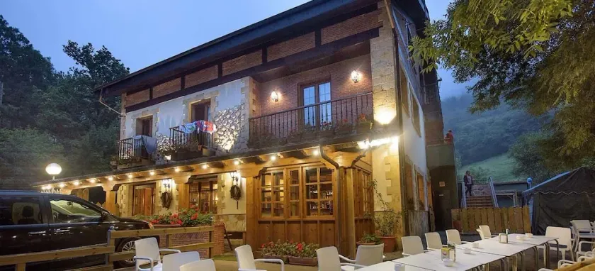 Albergue Los Nuberos - Hostel - Image 1